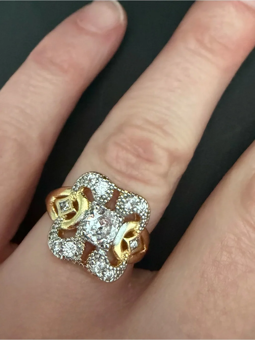 N/A elegant gold